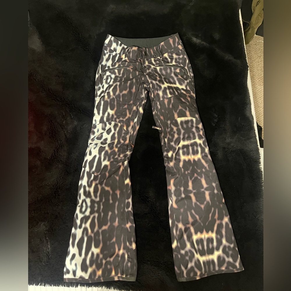 Volcom snowboard / ski pants. Cheetah.